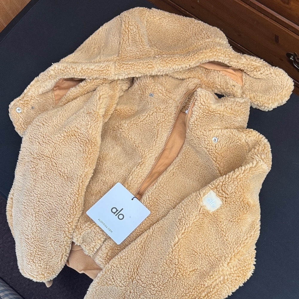 Alo Yoga Women’s Tan Sherpa Fleece Hooded Jacket Size Medium NWT
